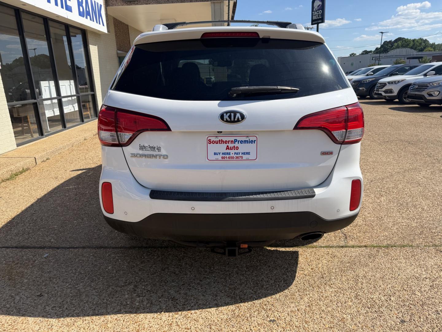 2014 WHITE KIA SORENTO LX (5XYKT3A60EG) , located at 922 W. Beacon St., Philadelphia, MS, 39350, (601) 650-3675, 32.770447, -89.127151 - Photo#4