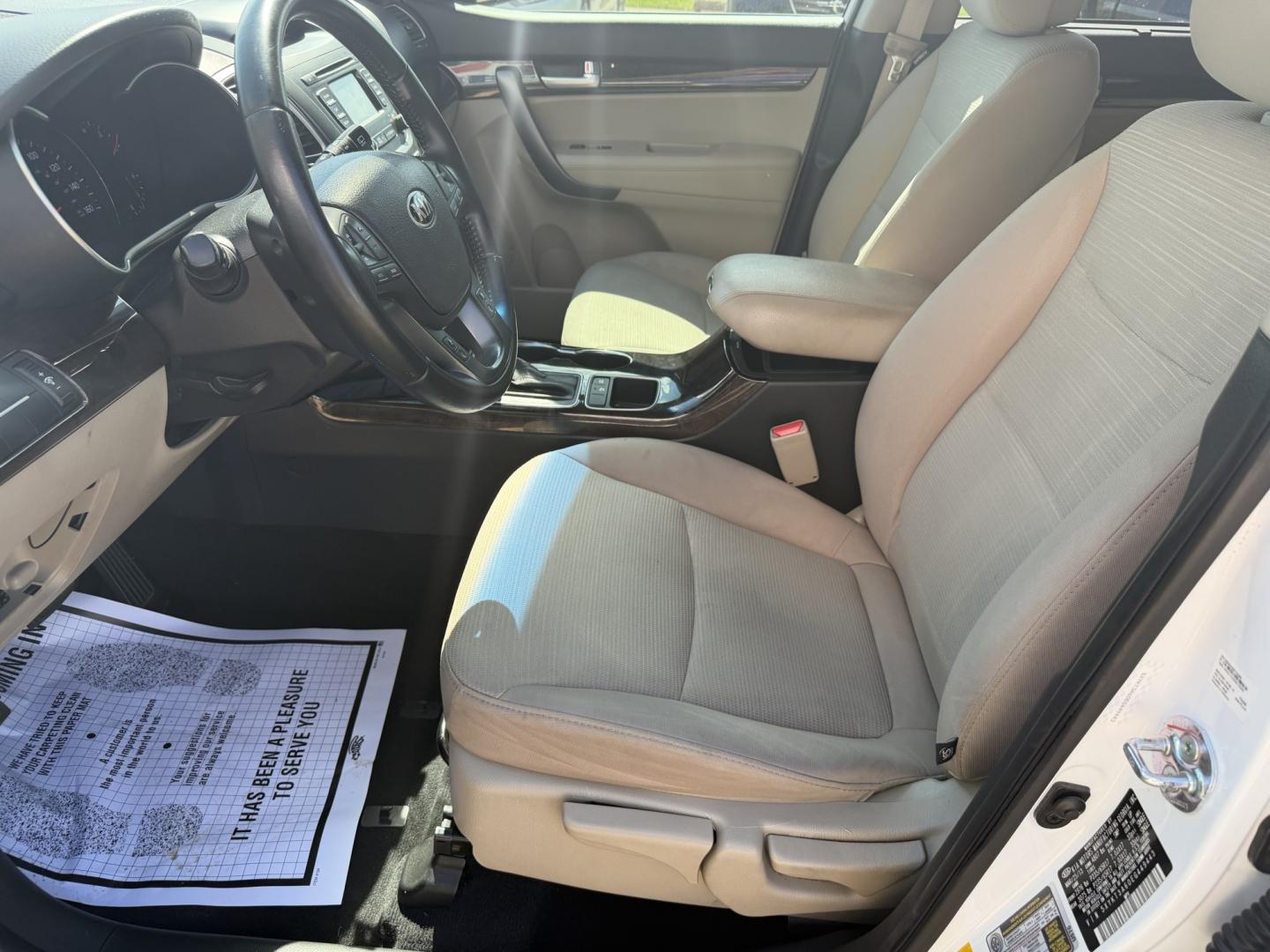 2014 WHITE KIA SORENTO LX (5XYKT3A60EG) , located at 922 W. Beacon St., Philadelphia, MS, 39350, (601) 650-3675, 32.770447, -89.127151 - Photo#9