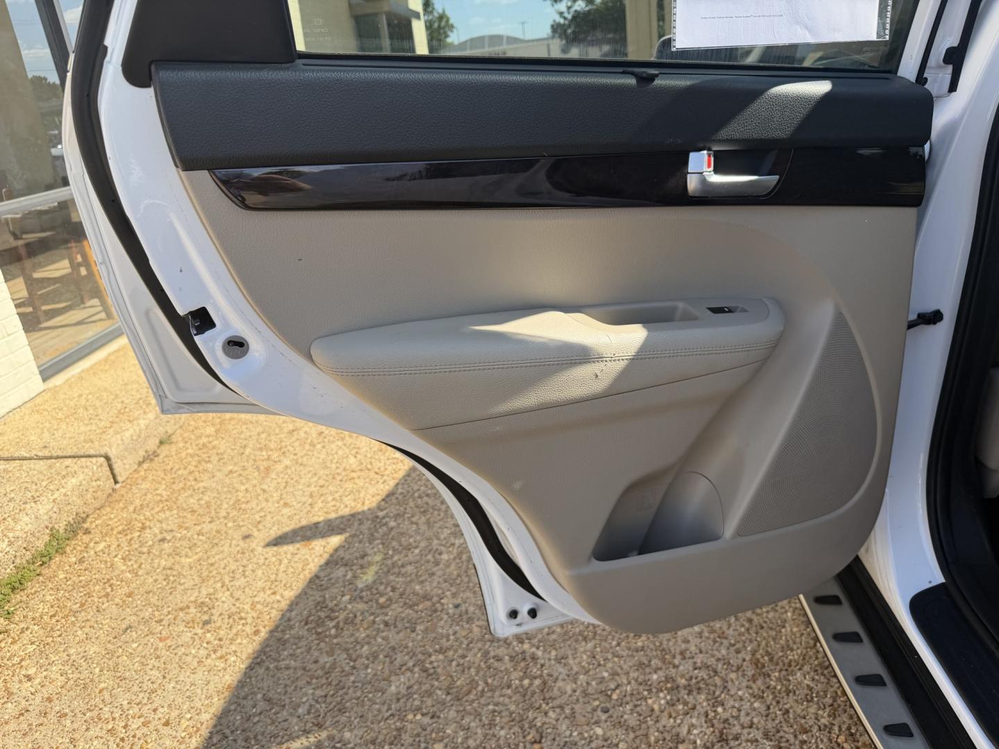 2014 WHITE KIA SORENTO LX (5XYKT3A60EG) , located at 922 W. Beacon St., Philadelphia, MS, 39350, (601) 650-3675, 32.770447, -89.127151 - Photo#12