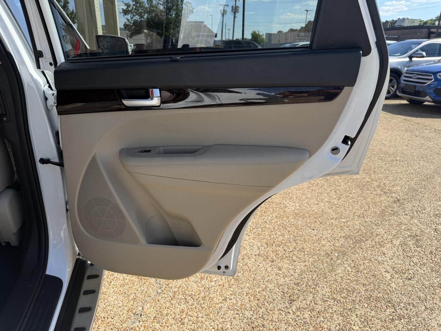 2014 WHITE KIA SORENTO LX (5XYKT3A60EG) , located at 922 W. Beacon St., Philadelphia, MS, 39350, (601) 650-3675, 32.770447, -89.127151 - Photo#15