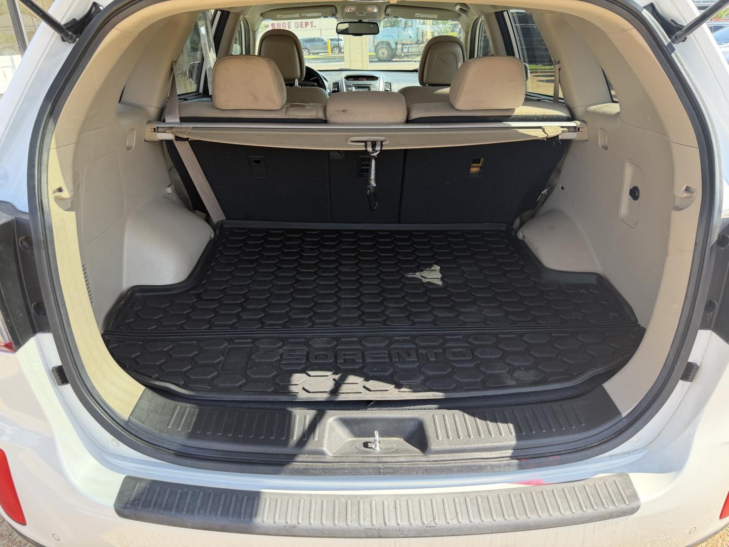 2014 WHITE KIA SORENTO LX (5XYKT3A60EG) , located at 922 W. Beacon St., Philadelphia, MS, 39350, (601) 650-3675, 32.770447, -89.127151 - Photo#19