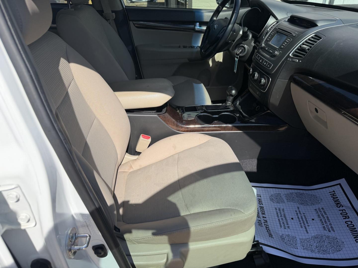 2014 WHITE KIA SORENTO LX (5XYKT3A60EG) , located at 922 W. Beacon St., Philadelphia, MS, 39350, (601) 650-3675, 32.770447, -89.127151 - Photo#10