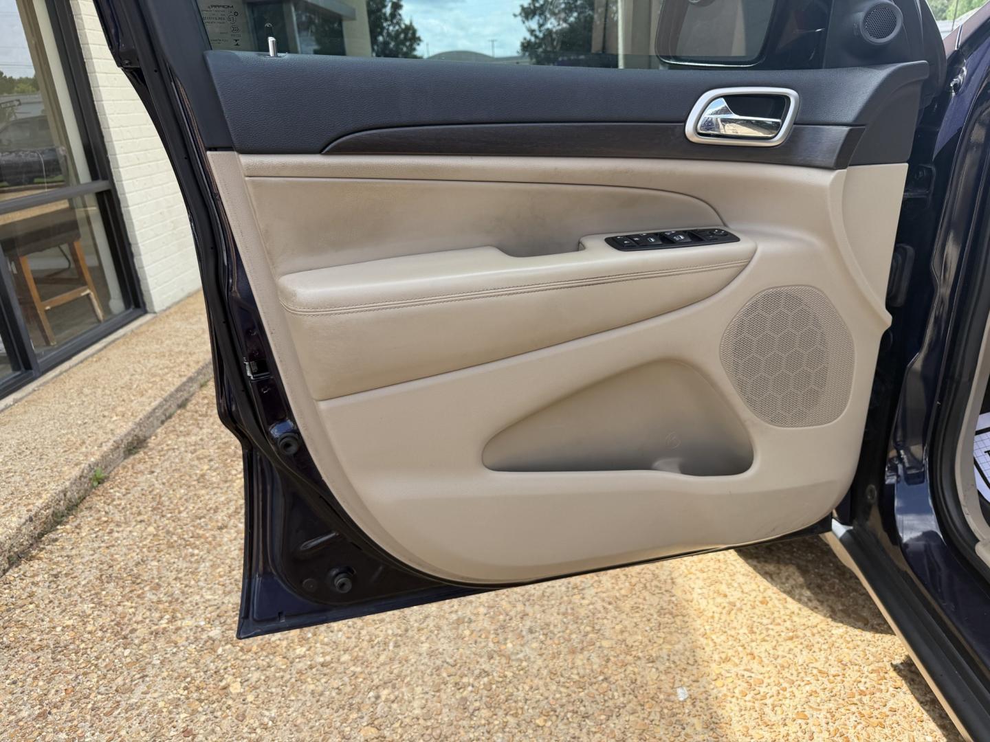 2017 BLUE JEEP GRAND CHEROKEE LARED (1C4RJFAG5HC) , located at 922 W. Beacon St., Philadelphia, MS, 39350, (601) 650-3675, 32.770447, -89.127151 - Photo#8