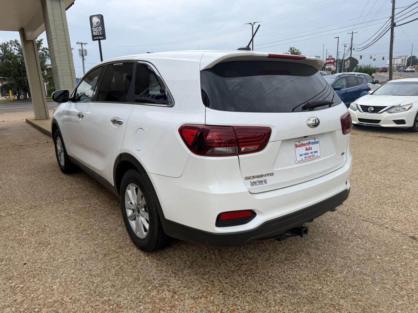 2019 WHITE KIA SORENTO LX (5XYPG4A36KG) , located at 922 W. Beacon St., Philadelphia, MS, 39350, (601) 650-3675, 32.770447, -89.127151 - Photo#3