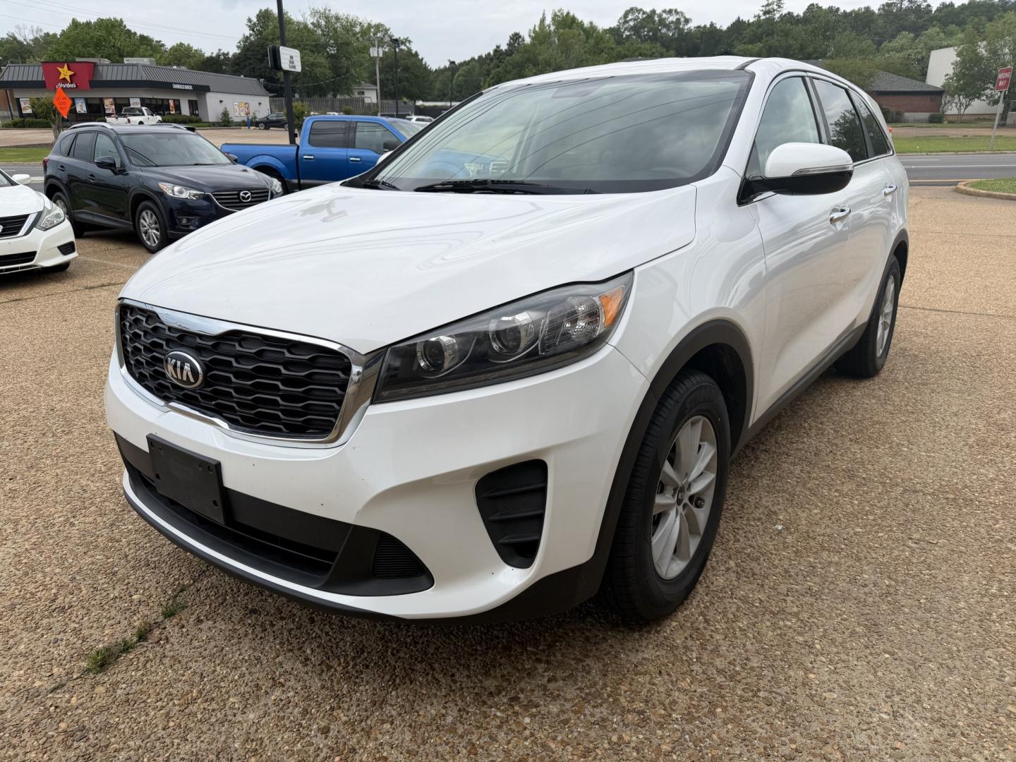2019 WHITE KIA SORENTO LX (5XYPG4A36KG) , located at 922 W. Beacon St., Philadelphia, MS, 39350, (601) 650-3675, 32.770447, -89.127151 - Photo#2