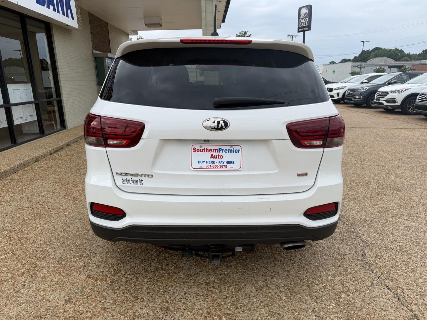 2019 WHITE KIA SORENTO LX (5XYPG4A36KG) , located at 922 W. Beacon St., Philadelphia, MS, 39350, (601) 650-3675, 32.770447, -89.127151 - Photo#4