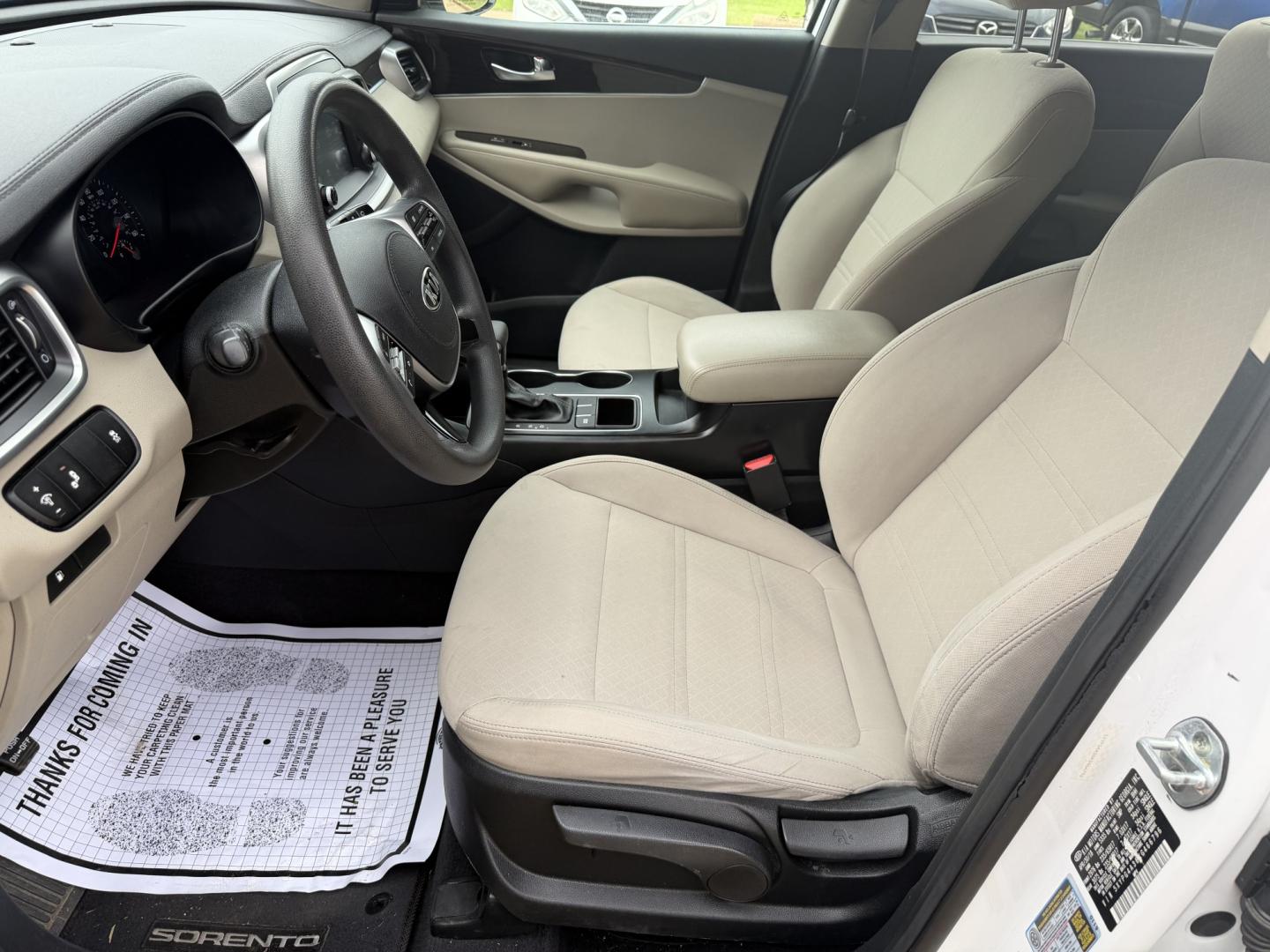 2019 WHITE KIA SORENTO LX (5XYPG4A36KG) , located at 922 W. Beacon St., Philadelphia, MS, 39350, (601) 650-3675, 32.770447, -89.127151 - Photo#9