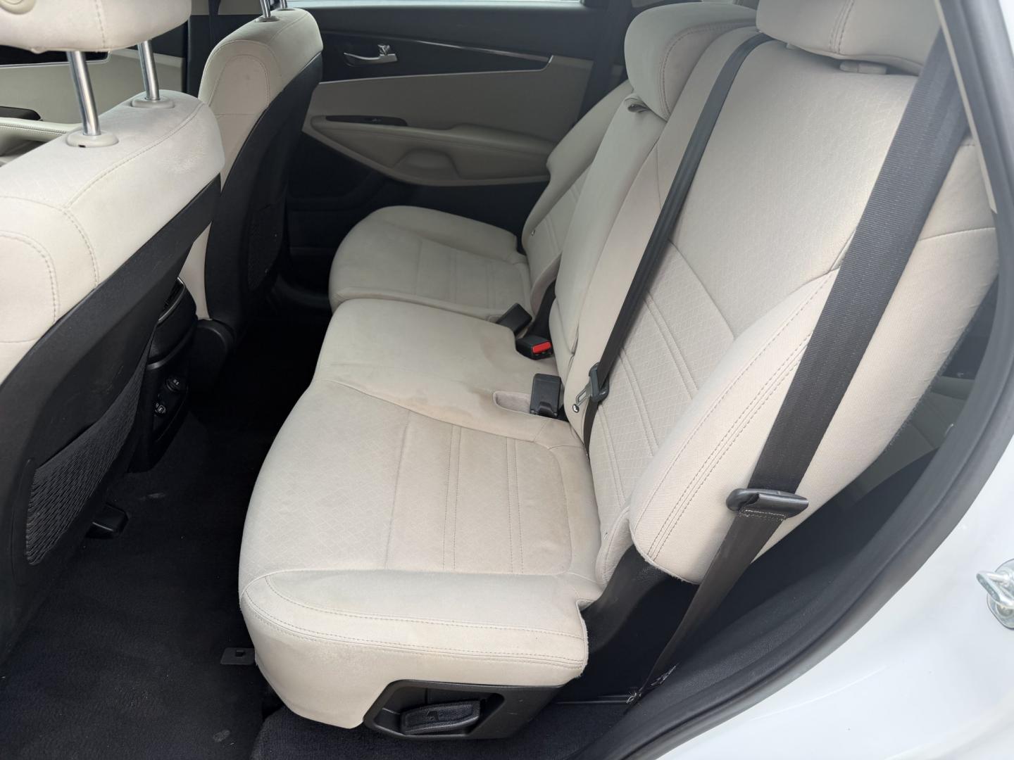 2019 WHITE KIA SORENTO LX (5XYPG4A36KG) , located at 922 W. Beacon St., Philadelphia, MS, 39350, (601) 650-3675, 32.770447, -89.127151 - Photo#13