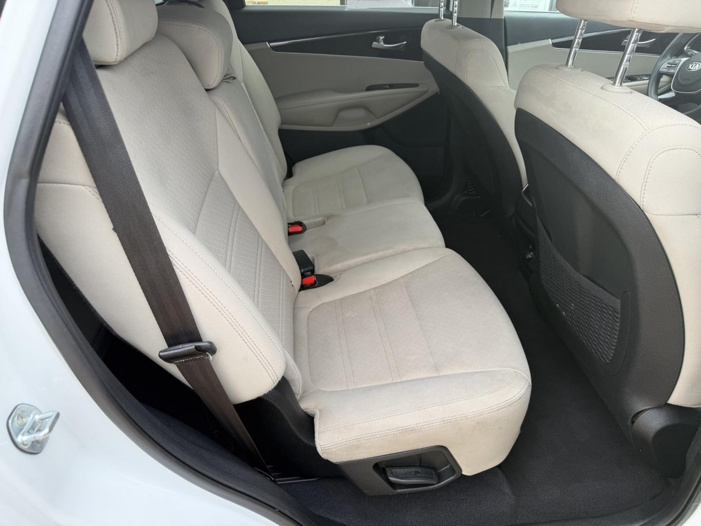 2019 WHITE KIA SORENTO LX (5XYPG4A36KG) , located at 922 W. Beacon St., Philadelphia, MS, 39350, (601) 650-3675, 32.770447, -89.127151 - Photo#14