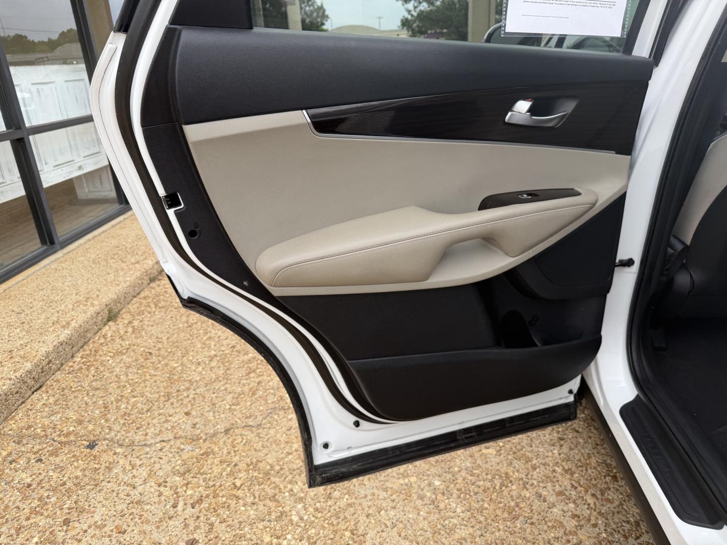 2019 WHITE KIA SORENTO LX (5XYPG4A36KG) , located at 922 W. Beacon St., Philadelphia, MS, 39350, (601) 650-3675, 32.770447, -89.127151 - Photo#12