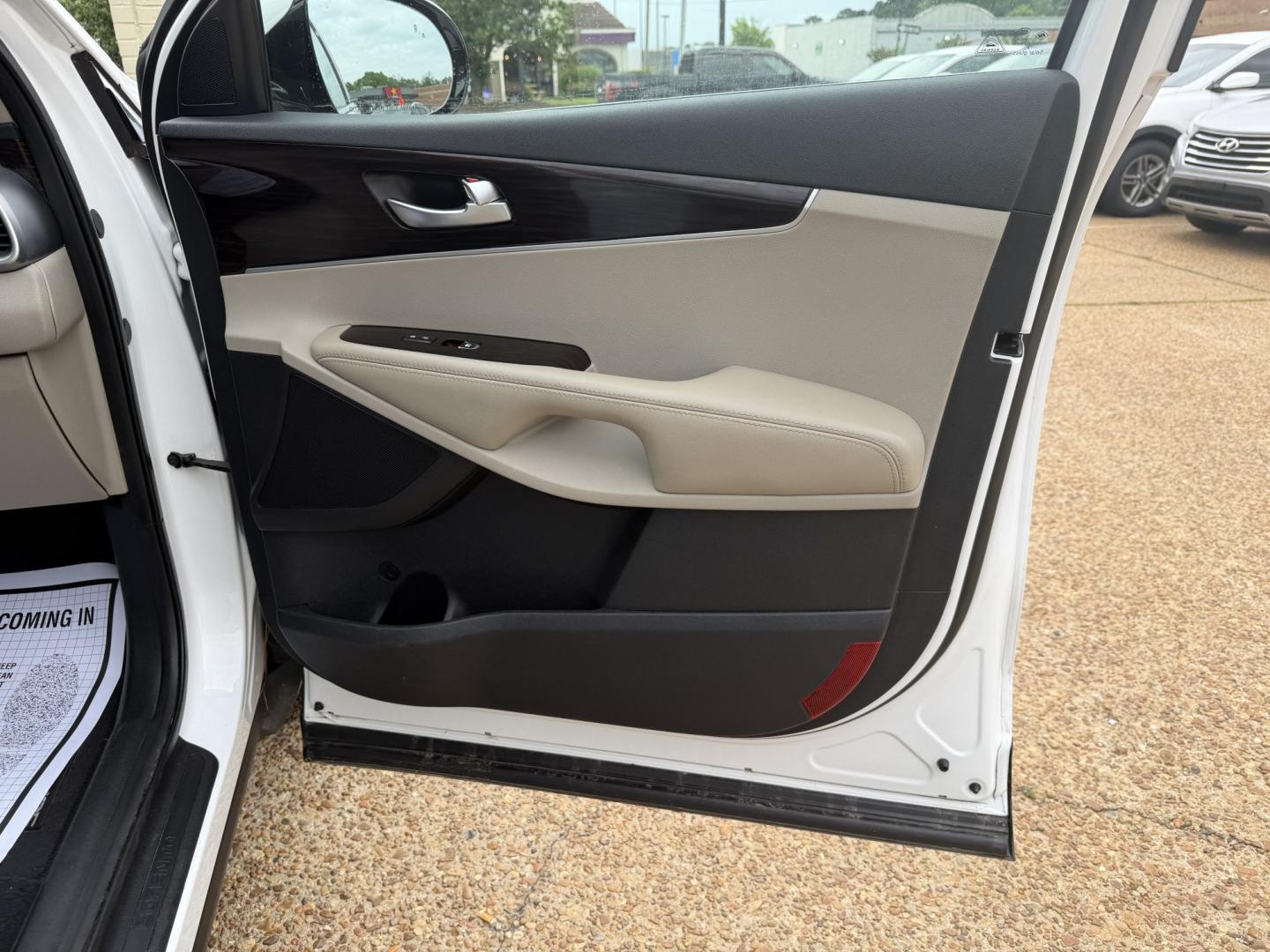 2019 WHITE KIA SORENTO LX (5XYPG4A36KG) , located at 922 W. Beacon St., Philadelphia, MS, 39350, (601) 650-3675, 32.770447, -89.127151 - Photo#11