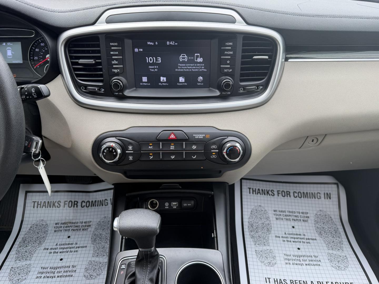 2019 WHITE KIA SORENTO LX (5XYPG4A36KG) , located at 922 W. Beacon St., Philadelphia, MS, 39350, (601) 650-3675, 32.770447, -89.127151 - Photo#17