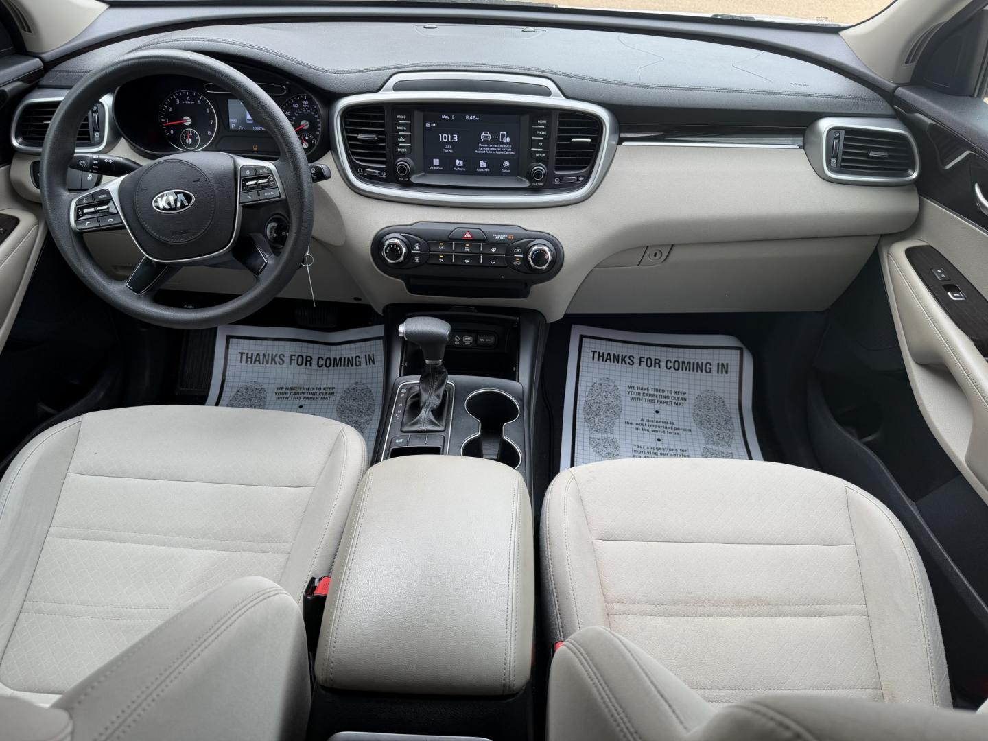 2019 WHITE KIA SORENTO LX (5XYPG4A36KG) , located at 922 W. Beacon St., Philadelphia, MS, 39350, (601) 650-3675, 32.770447, -89.127151 - Photo#16
