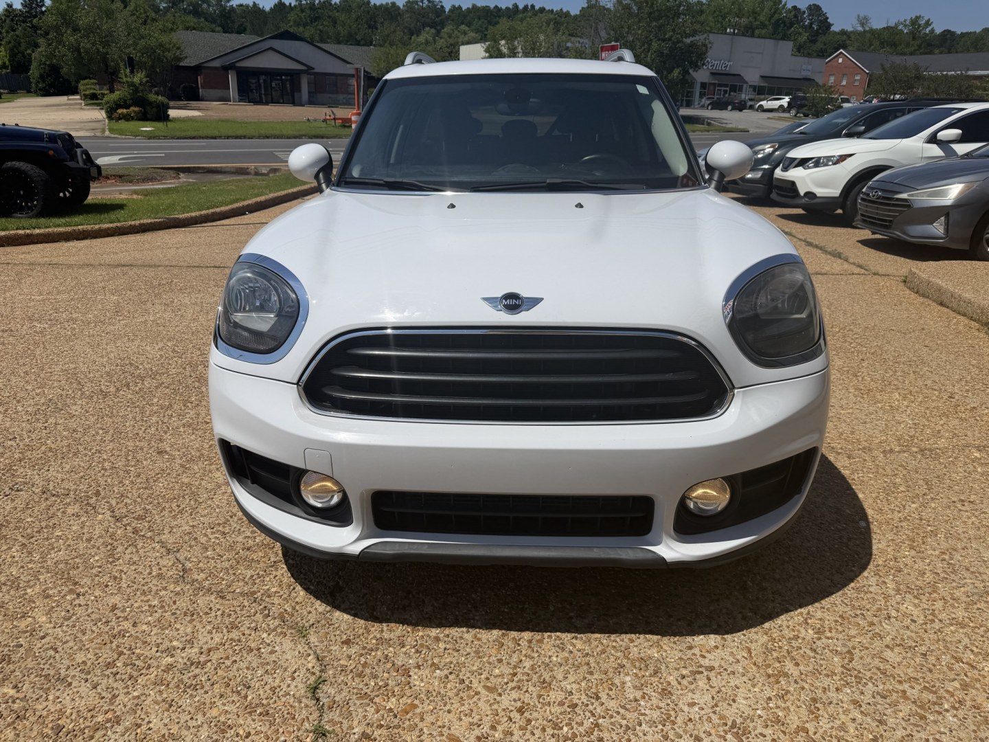 2018 WHITE MINI COUNTRYMAN BASE COUNTRYMAN BASE (WMZYS7C32J3) with an 1.5L 3CYL engine, located at 922 W. Beacon St., Philadelphia, MS, 39350, (601) 650-3675, 32.770447, -89.127151 - Photo#1