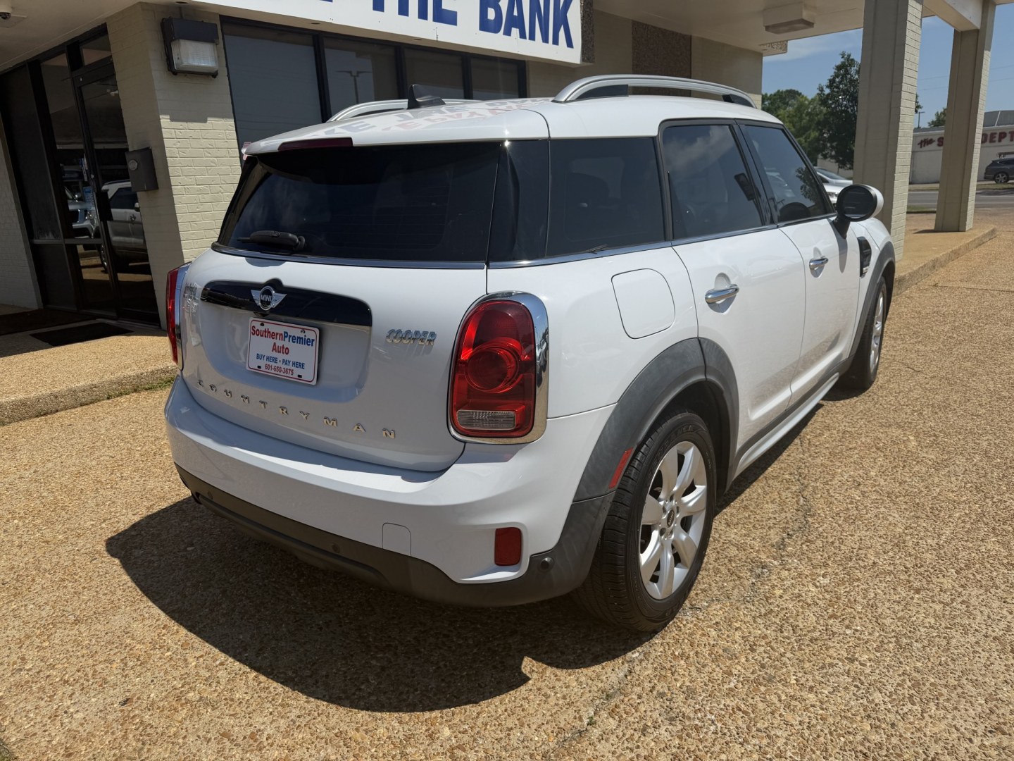 2018 WHITE MINI COUNTRYMAN BASE COUNTRYMAN BASE (WMZYS7C32J3) with an 1.5L 3CYL engine, located at 922 W. Beacon St., Philadelphia, MS, 39350, (601) 650-3675, 32.770447, -89.127151 - Photo#5