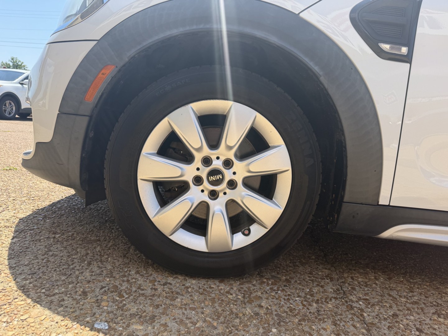 2018 WHITE MINI COUNTRYMAN BASE COUNTRYMAN BASE (WMZYS7C32J3) with an 1.5L 3CYL engine, located at 922 W. Beacon St., Philadelphia, MS, 39350, (601) 650-3675, 32.770447, -89.127151 - Photo#7