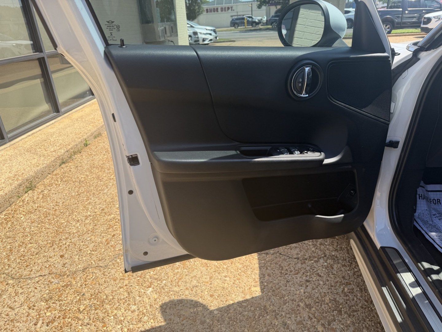 2018 WHITE MINI COUNTRYMAN BASE COUNTRYMAN BASE (WMZYS7C32J3) with an 1.5L 3CYL engine, located at 922 W. Beacon St., Philadelphia, MS, 39350, (601) 650-3675, 32.770447, -89.127151 - Photo#8