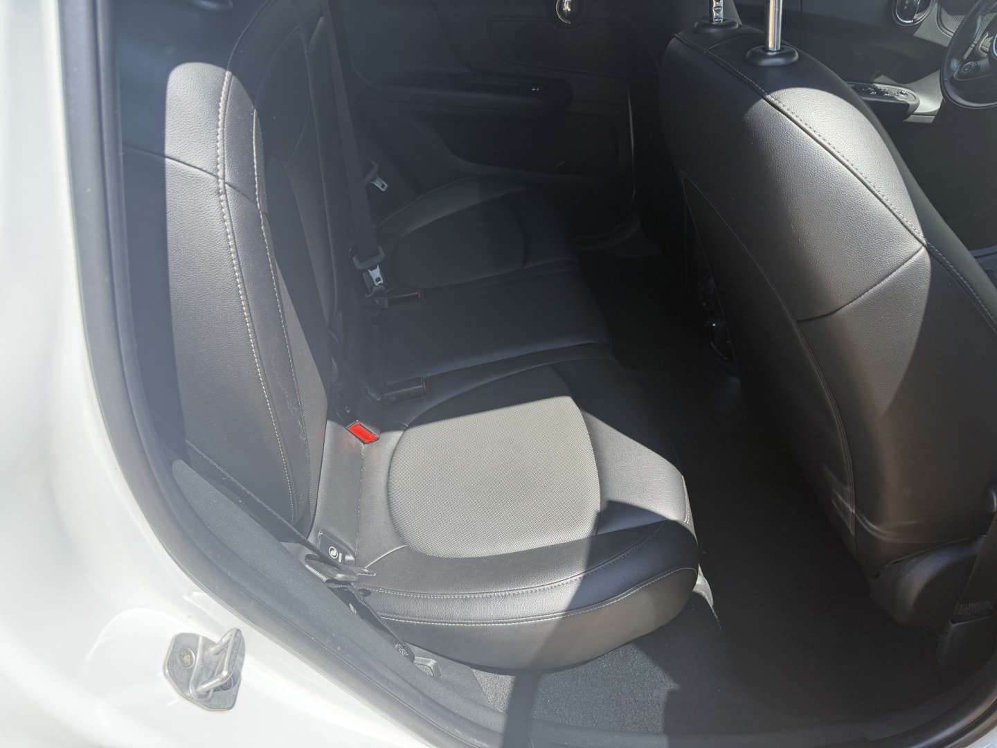 2018 WHITE MINI COUNTRYMAN BASE COUNTRYMAN BASE (WMZYS7C32J3) with an 1.5L 3CYL engine, located at 922 W. Beacon St., Philadelphia, MS, 39350, (601) 650-3675, 32.770447, -89.127151 - Photo#14
