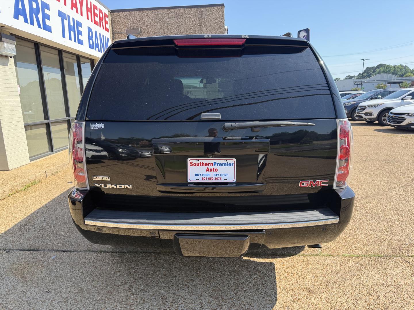 2012 BLACK GMC YUKON DENALI (1GKS1EEF8CR) , located at 922 W. Beacon St., Philadelphia, MS, 39350, (601) 650-3675, 32.770447, -89.127151 - Photo#4
