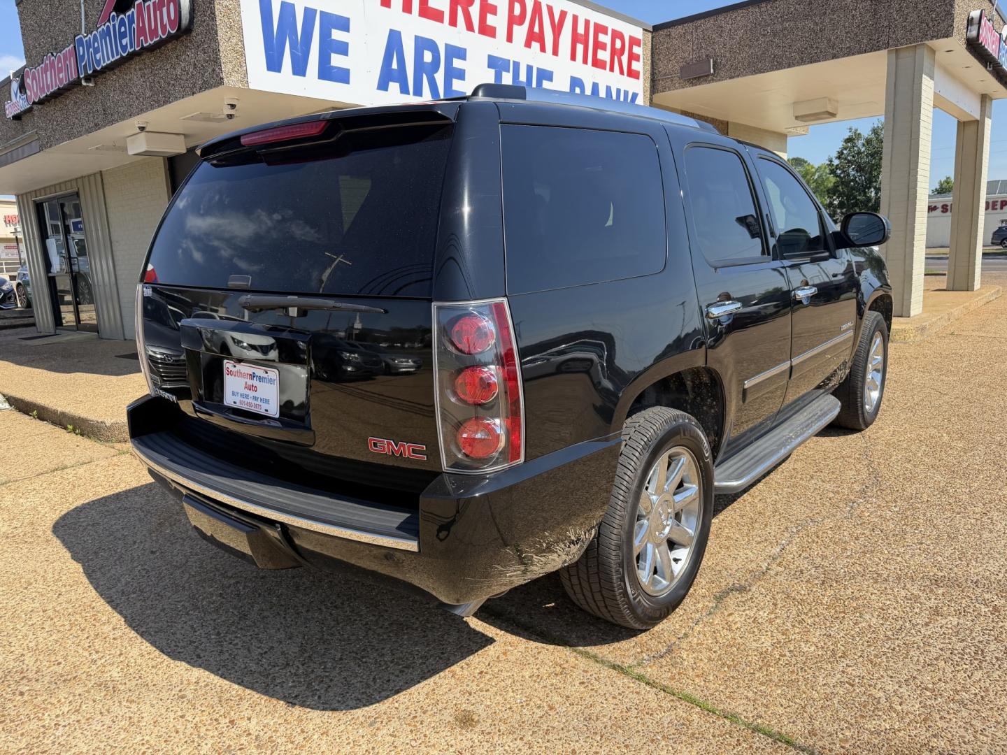 2012 BLACK GMC YUKON DENALI (1GKS1EEF8CR) , located at 922 W. Beacon St., Philadelphia, MS, 39350, (601) 650-3675, 32.770447, -89.127151 - Photo#5