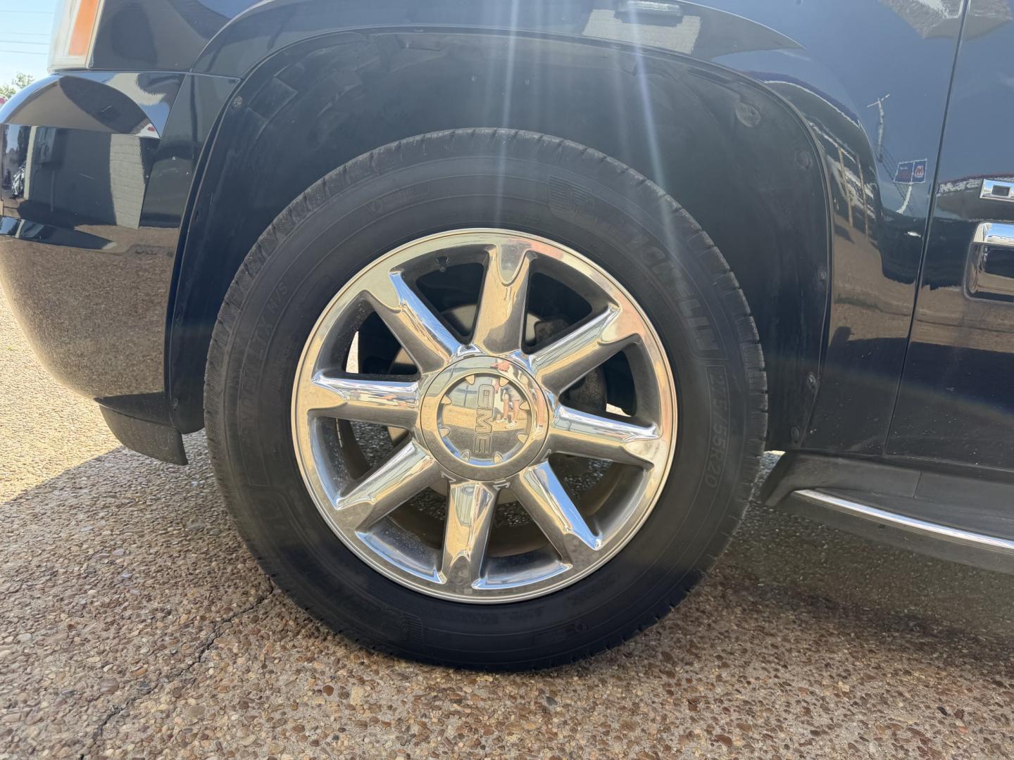 2012 BLACK GMC YUKON DENALI (1GKS1EEF8CR) , located at 922 W. Beacon St., Philadelphia, MS, 39350, (601) 650-3675, 32.770447, -89.127151 - Photo#7
