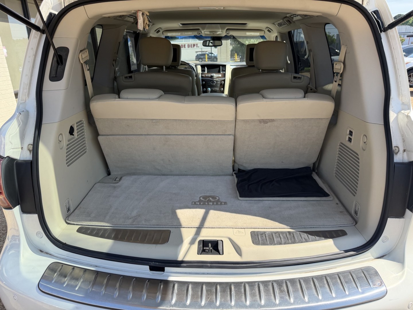 2012 WHITE INFINITI QX56 BASE (JN8AZ2NF3C9) , located at 922 W. Beacon St., Philadelphia, MS, 39350, (601) 650-3675, 32.770447, -89.127151 - Photo#19