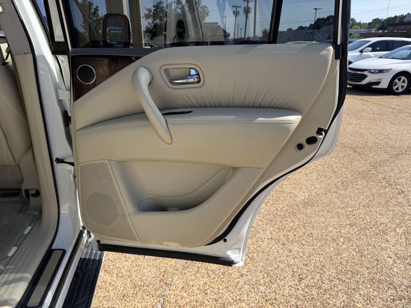 2012 WHITE INFINITI QX56 BASE (JN8AZ2NF3C9) , located at 922 W. Beacon St., Philadelphia, MS, 39350, (601) 650-3675, 32.770447, -89.127151 - Photo#15