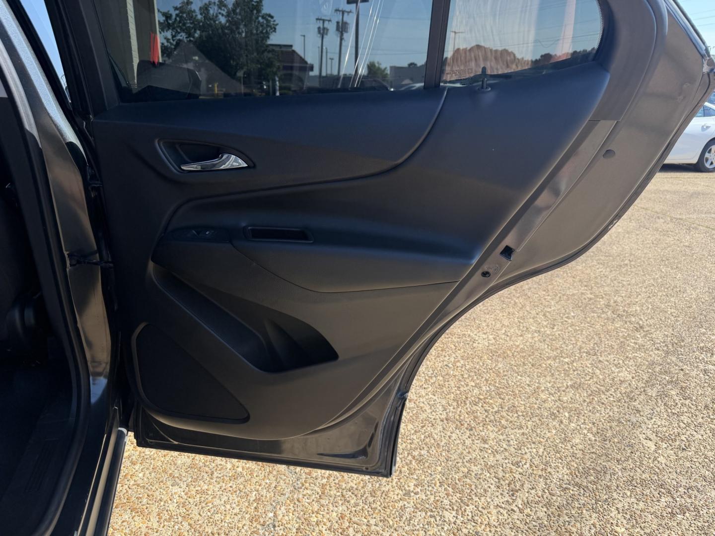 2020 GRAY CHEVROLET EQUINOX LT (2FL) (2GNAXJEV7L6) , located at 922 W. Beacon St., Philadelphia, MS, 39350, (601) 650-3675, 32.770447, -89.127151- Photo#15