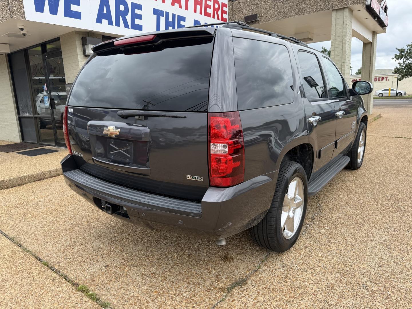 2010 GRAY CHEVROLET TAHOE LT (1GNUCBE03AR) , located at 922 W. Beacon St., Philadelphia, MS, 39350, (601) 650-3675, 32.770447, -89.127151- Photo#5
