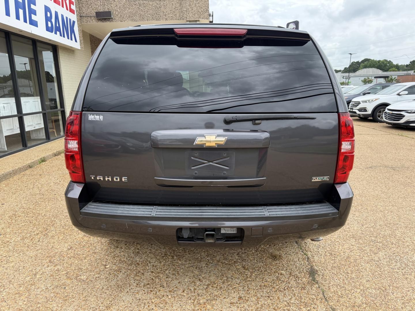 2010 GRAY CHEVROLET TAHOE LT (1GNUCBE03AR) , located at 922 W. Beacon St., Philadelphia, MS, 39350, (601) 650-3675, 32.770447, -89.127151- Photo#4