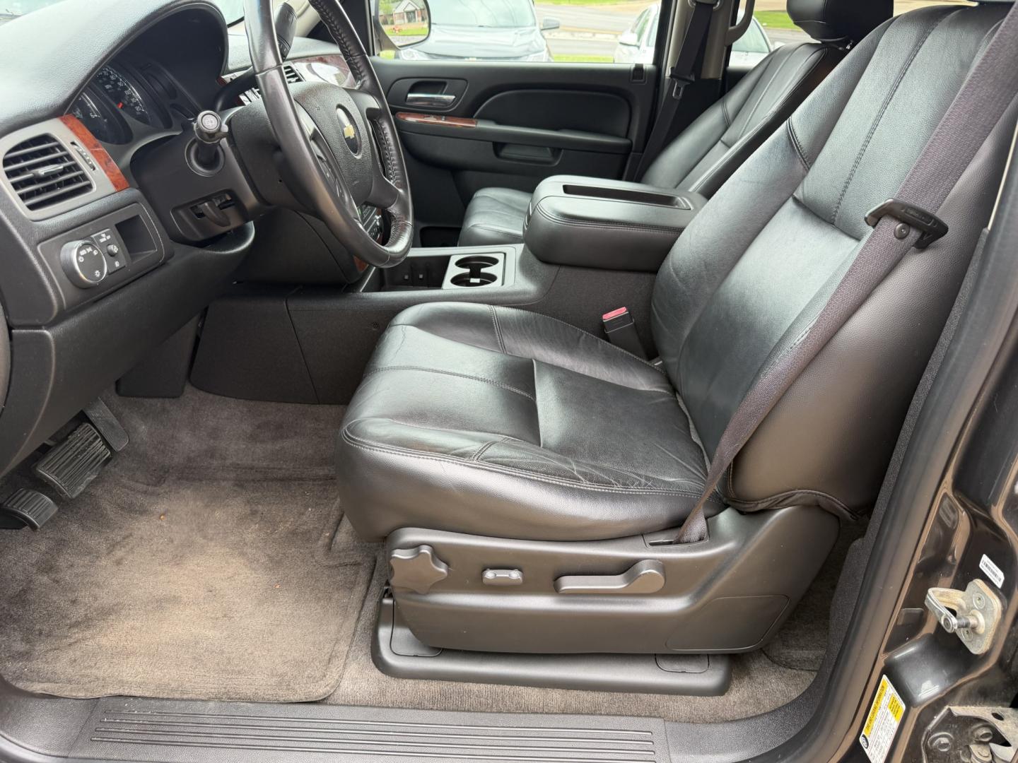 2010 GRAY CHEVROLET TAHOE LT (1GNUCBE03AR) , located at 922 W. Beacon St., Philadelphia, MS, 39350, (601) 650-3675, 32.770447, -89.127151- Photo#9