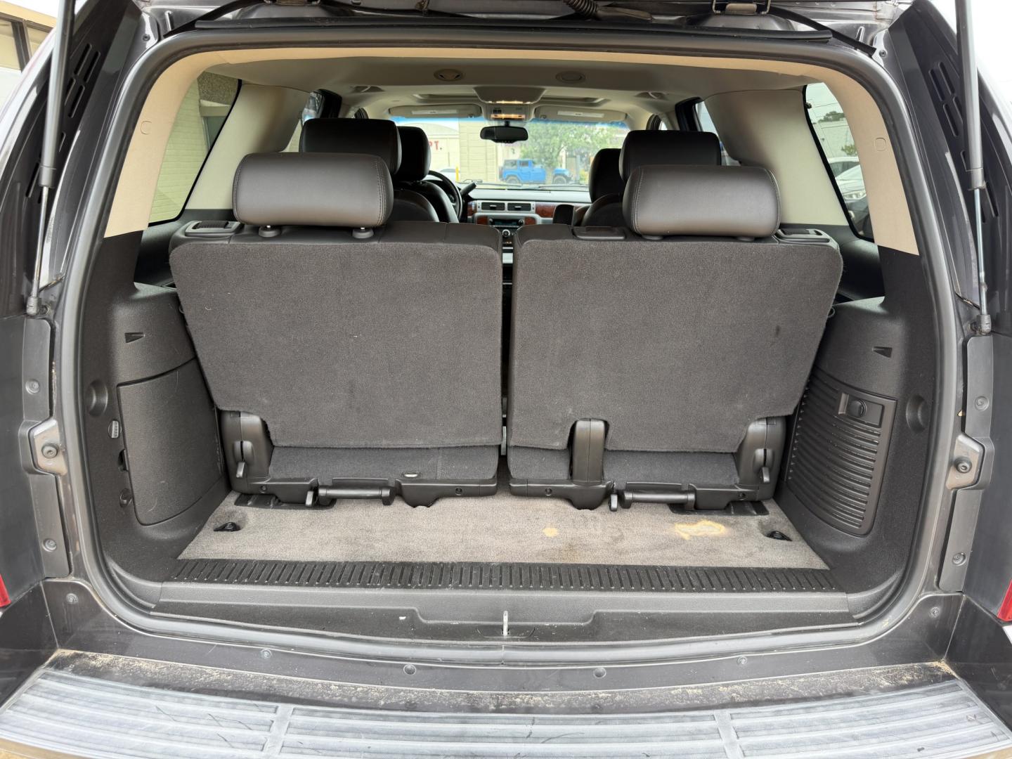 2010 GRAY CHEVROLET TAHOE LT (1GNUCBE03AR) , located at 922 W. Beacon St., Philadelphia, MS, 39350, (601) 650-3675, 32.770447, -89.127151- Photo#18