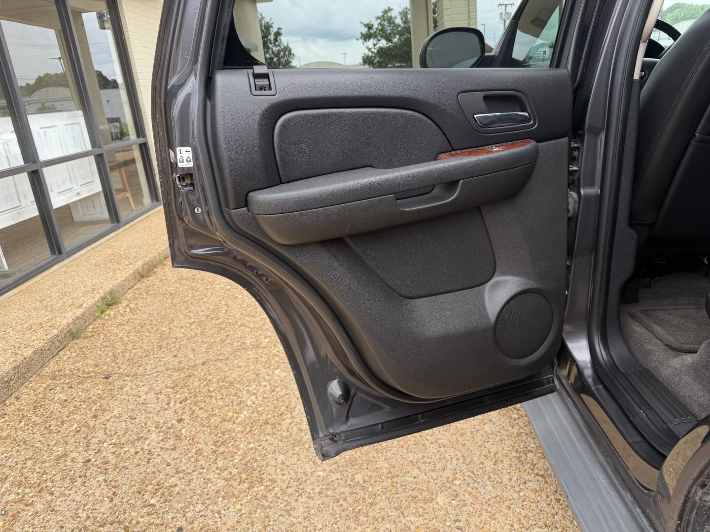 2010 GRAY CHEVROLET TAHOE LT (1GNUCBE03AR) , located at 922 W. Beacon St., Philadelphia, MS, 39350, (601) 650-3675, 32.770447, -89.127151- Photo#12