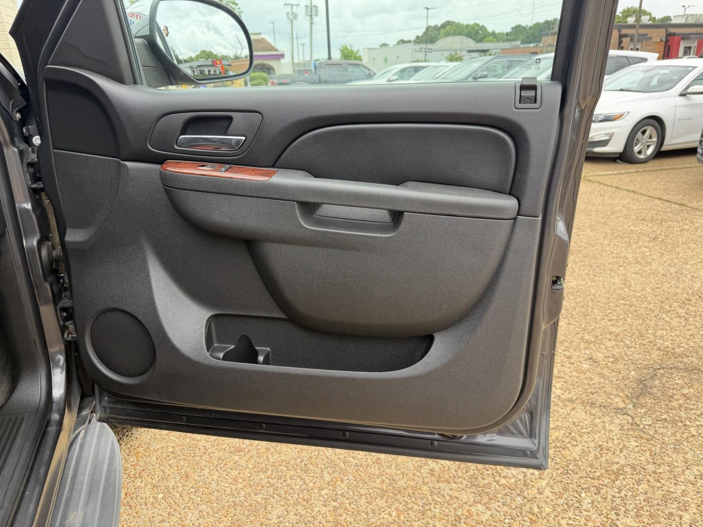 2010 GRAY CHEVROLET TAHOE LT (1GNUCBE03AR) , located at 922 W. Beacon St., Philadelphia, MS, 39350, (601) 650-3675, 32.770447, -89.127151- Photo#11