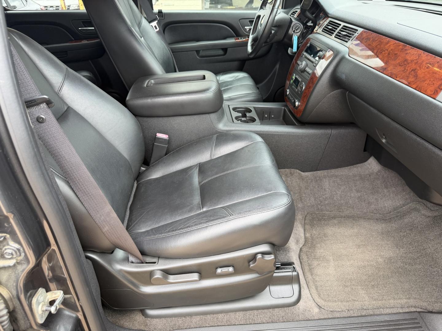 2010 GRAY CHEVROLET TAHOE LT (1GNUCBE03AR) , located at 922 W. Beacon St., Philadelphia, MS, 39350, (601) 650-3675, 32.770447, -89.127151- Photo#10