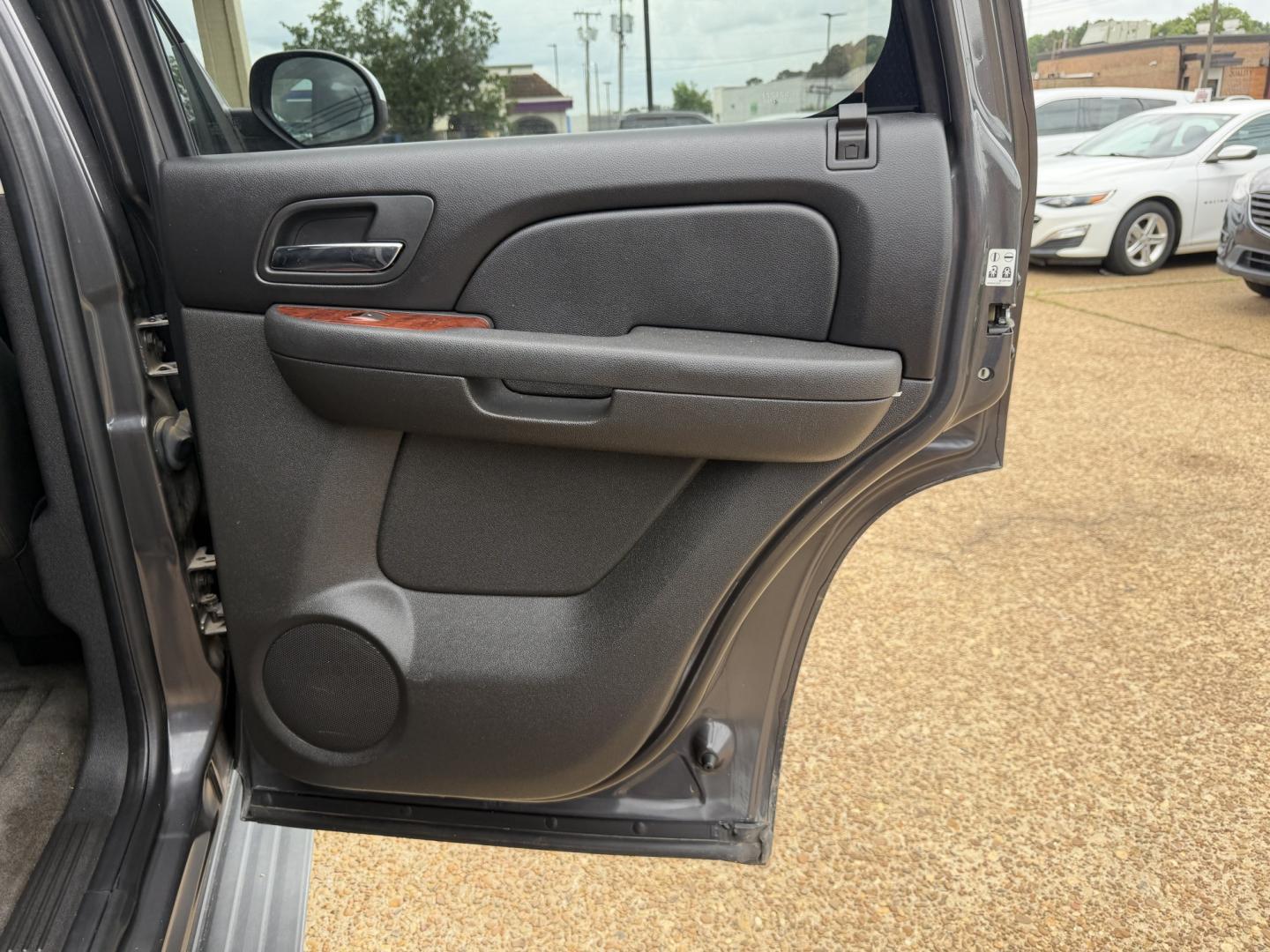 2010 GRAY CHEVROLET TAHOE LT (1GNUCBE03AR) , located at 922 W. Beacon St., Philadelphia, MS, 39350, (601) 650-3675, 32.770447, -89.127151- Photo#15