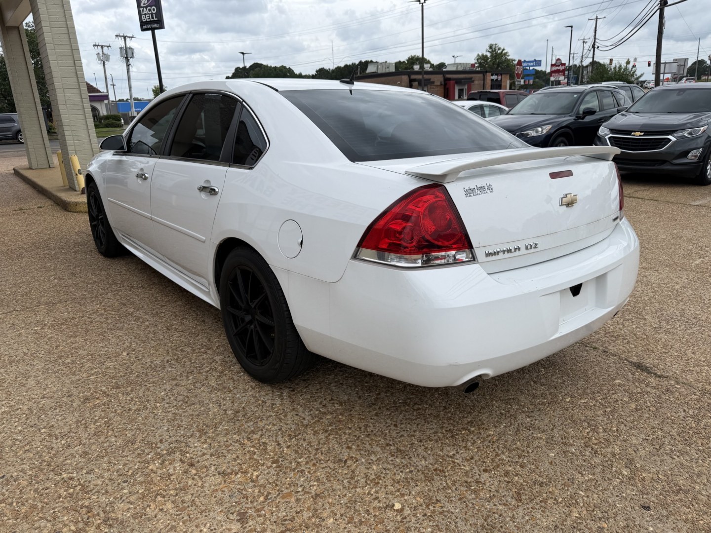 2015 WHITE CHEVROLET IMPALA LTZ (2G1WC5E31F1) , located at 922 W. Beacon St., Philadelphia, MS, 39350, (601) 650-3675, 32.770447, -89.127151- Photo#3
