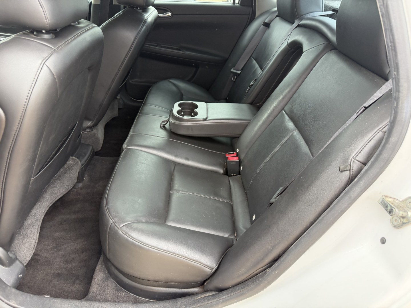 2015 WHITE CHEVROLET IMPALA LTZ (2G1WC5E31F1) , located at 922 W. Beacon St., Philadelphia, MS, 39350, (601) 650-3675, 32.770447, -89.127151- Photo#13