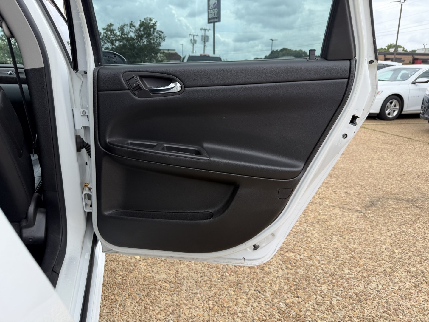 2015 WHITE CHEVROLET IMPALA LTZ (2G1WC5E31F1) , located at 922 W. Beacon St., Philadelphia, MS, 39350, (601) 650-3675, 32.770447, -89.127151- Photo#15
