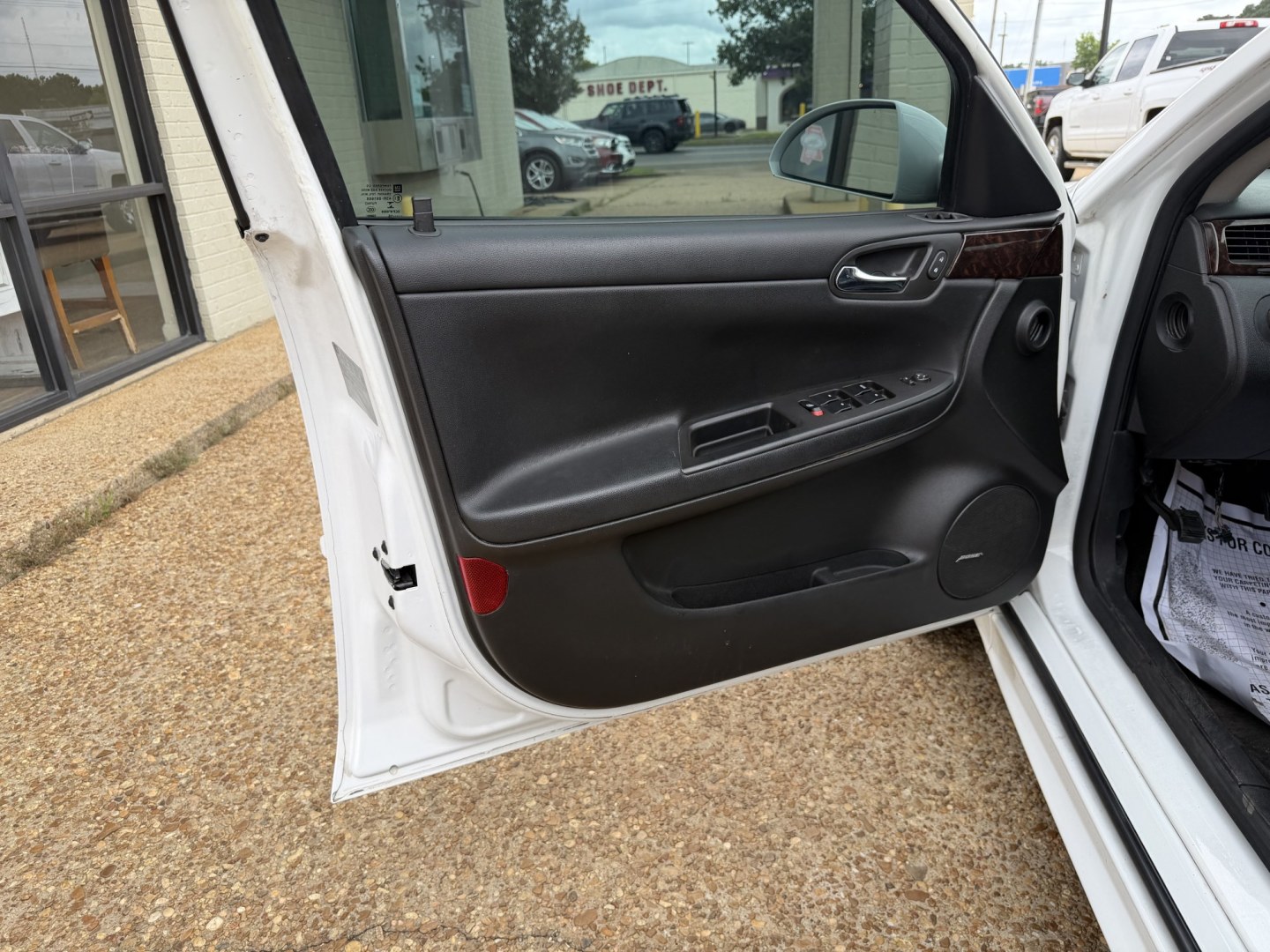 2015 WHITE CHEVROLET IMPALA LTZ (2G1WC5E31F1) , located at 922 W. Beacon St., Philadelphia, MS, 39350, (601) 650-3675, 32.770447, -89.127151- Photo#8