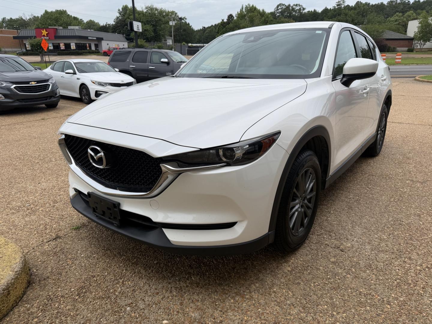 2017 WHITE MAZDA CX-5 TOURING TOURING (JM3KFBCL5H0) with an 2.5 L 4CYL engine, located at 922 W. Beacon St., Philadelphia, MS, 39350, (601) 650-3675, 32.770447, -89.127151- Photo#2