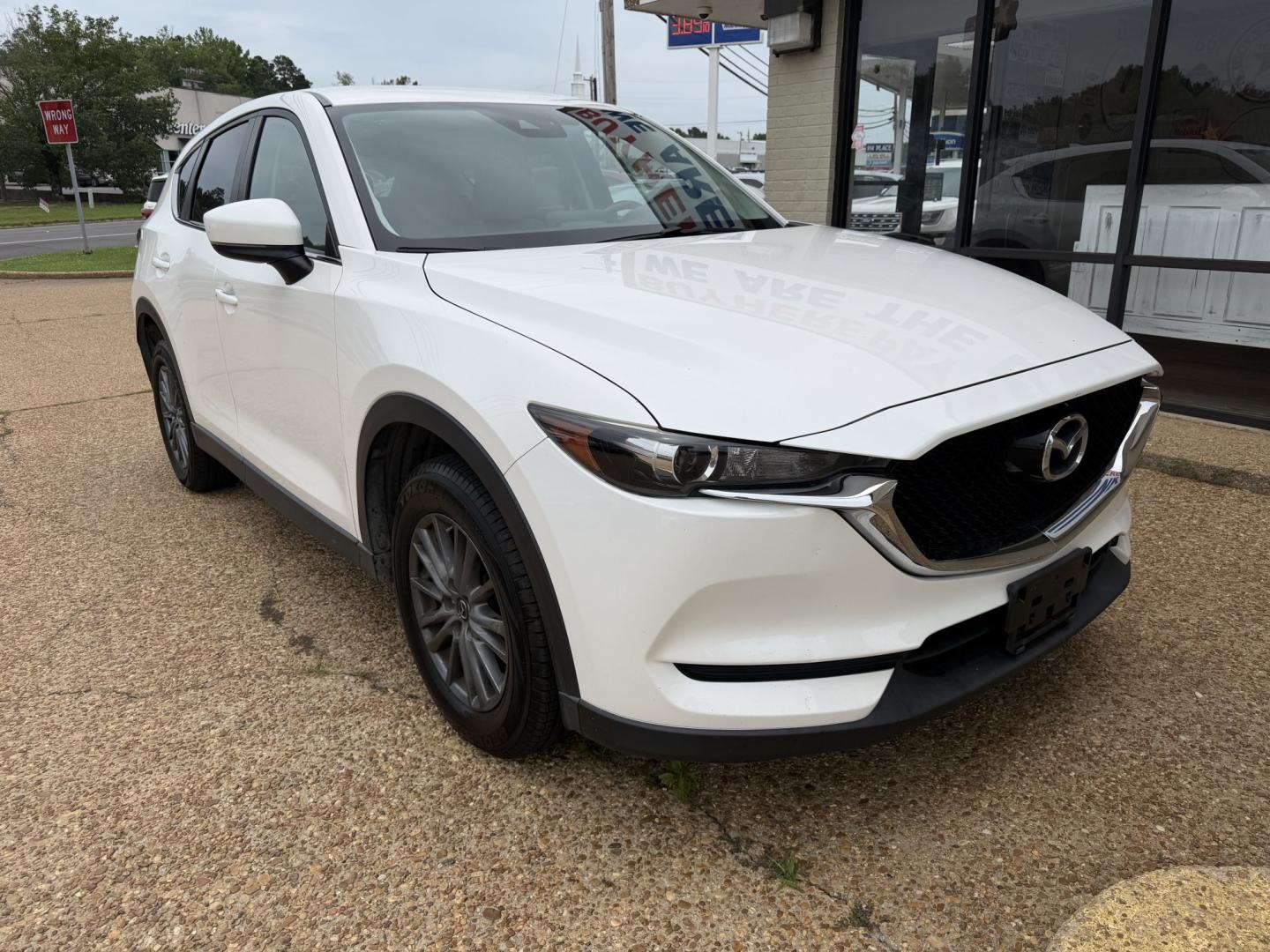 2017 WHITE MAZDA CX-5 TOURING TOURING (JM3KFBCL5H0) with an 2.5 L 4CYL engine, located at 922 W. Beacon St., Philadelphia, MS, 39350, (601) 650-3675, 32.770447, -89.127151- Photo#0
