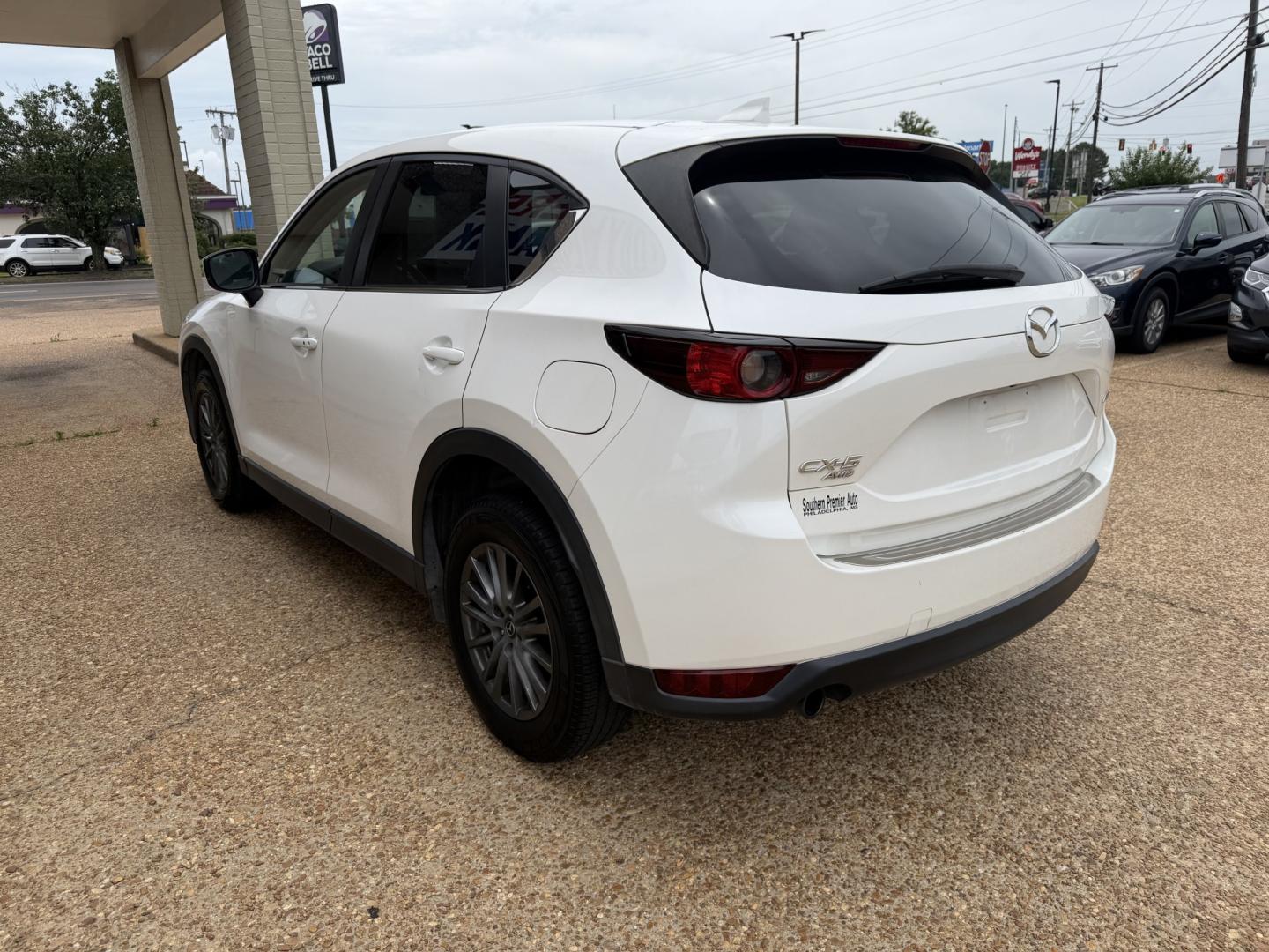2017 WHITE MAZDA CX-5 TOURING TOURING (JM3KFBCL5H0) with an 2.5 L 4CYL engine, located at 922 W. Beacon St., Philadelphia, MS, 39350, (601) 650-3675, 32.770447, -89.127151- Photo#3