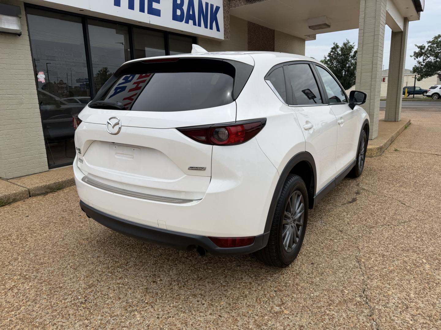 2017 WHITE MAZDA CX-5 TOURING TOURING (JM3KFBCL5H0) with an 2.5 L 4CYL engine, located at 922 W. Beacon St., Philadelphia, MS, 39350, (601) 650-3675, 32.770447, -89.127151- Photo#5