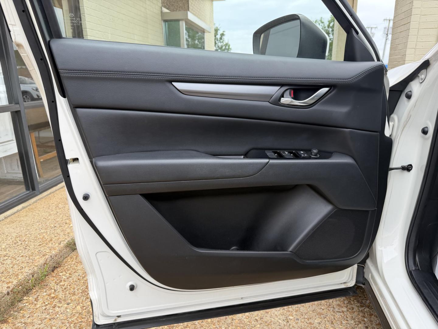 2017 WHITE MAZDA CX-5 TOURING TOURING (JM3KFBCL5H0) with an 2.5 L 4CYL engine, located at 922 W. Beacon St., Philadelphia, MS, 39350, (601) 650-3675, 32.770447, -89.127151- Photo#7