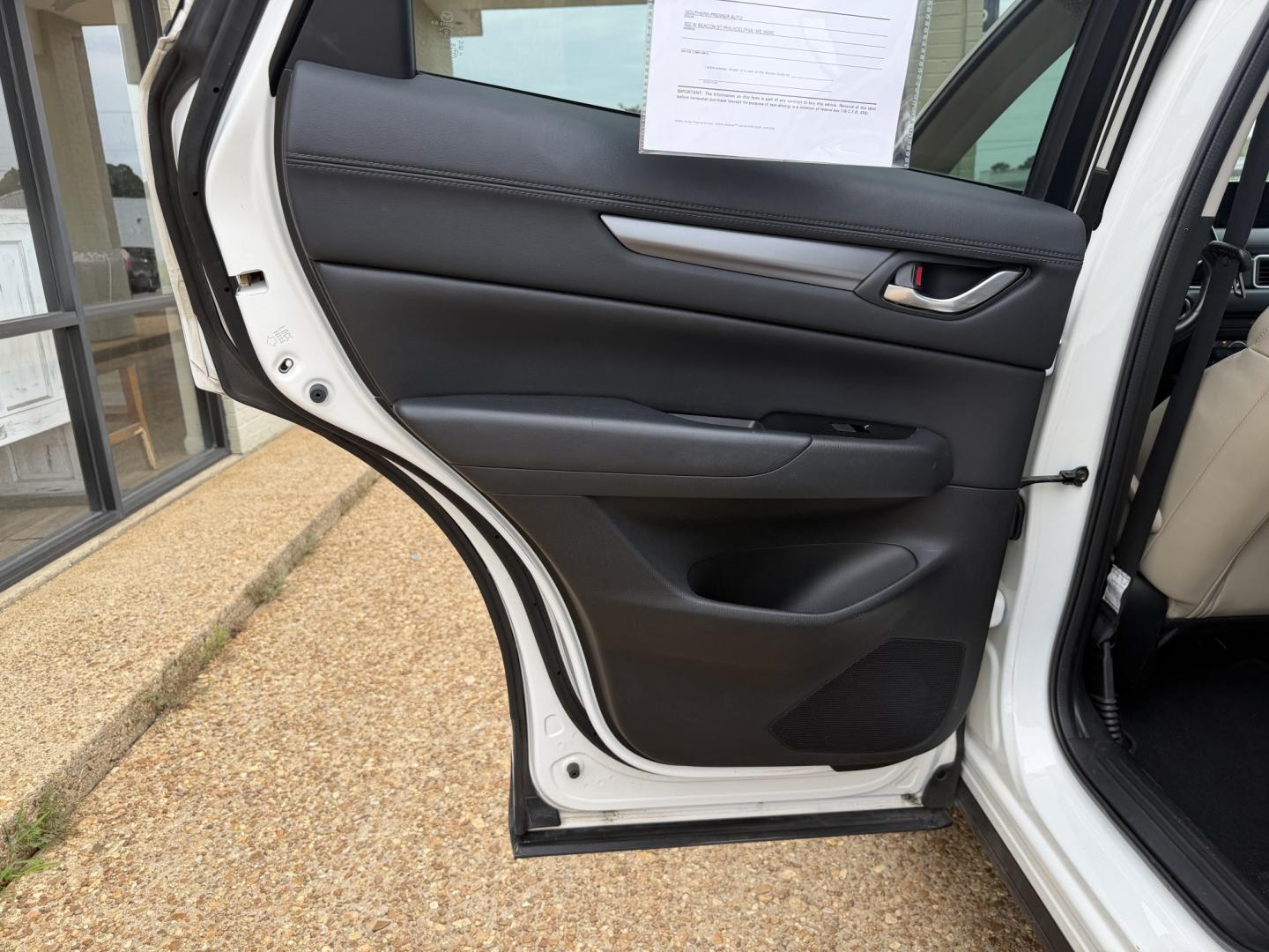2017 WHITE MAZDA CX-5 TOURING TOURING (JM3KFBCL5H0) with an 2.5 L 4CYL engine, located at 922 W. Beacon St., Philadelphia, MS, 39350, (601) 650-3675, 32.770447, -89.127151- Photo#11
