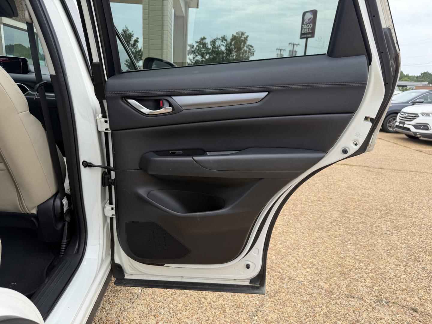 2017 WHITE MAZDA CX-5 TOURING TOURING (JM3KFBCL5H0) with an 2.5 L 4CYL engine, located at 922 W. Beacon St., Philadelphia, MS, 39350, (601) 650-3675, 32.770447, -89.127151- Photo#14