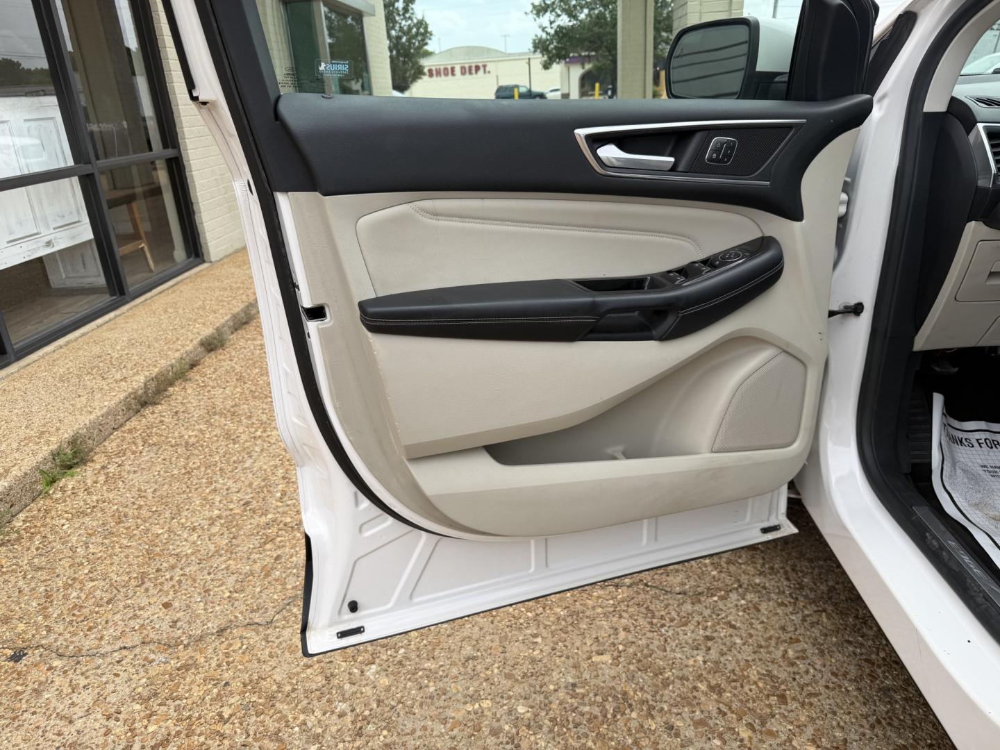 2015 WHITE FORD EDGE TITANIUM Titanium (2FMTK3K86FB) with an 3.5 L 6CYL engine, located at 922 W. Beacon St., Philadelphia, MS, 39350, (601) 650-3675, 32.770447, -89.127151 - Photo#8