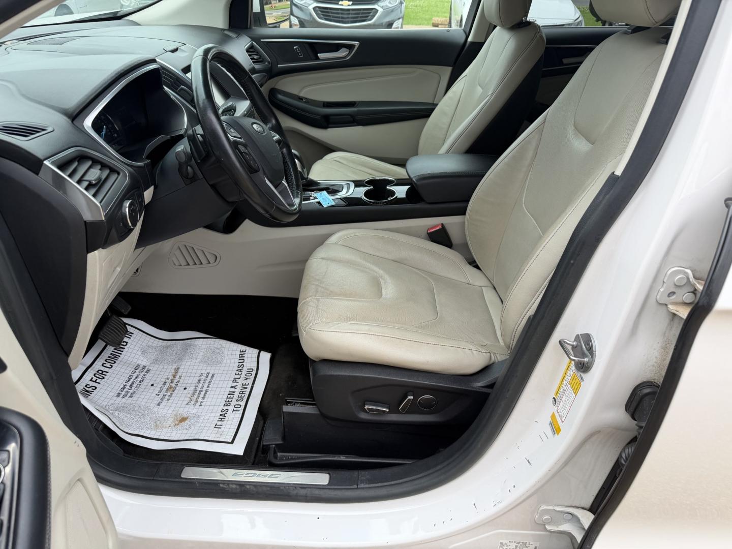 2015 WHITE FORD EDGE TITANIUM Titanium (2FMTK3K86FB) with an 3.5 L 6CYL engine, located at 922 W. Beacon St., Philadelphia, MS, 39350, (601) 650-3675, 32.770447, -89.127151 - Photo#9