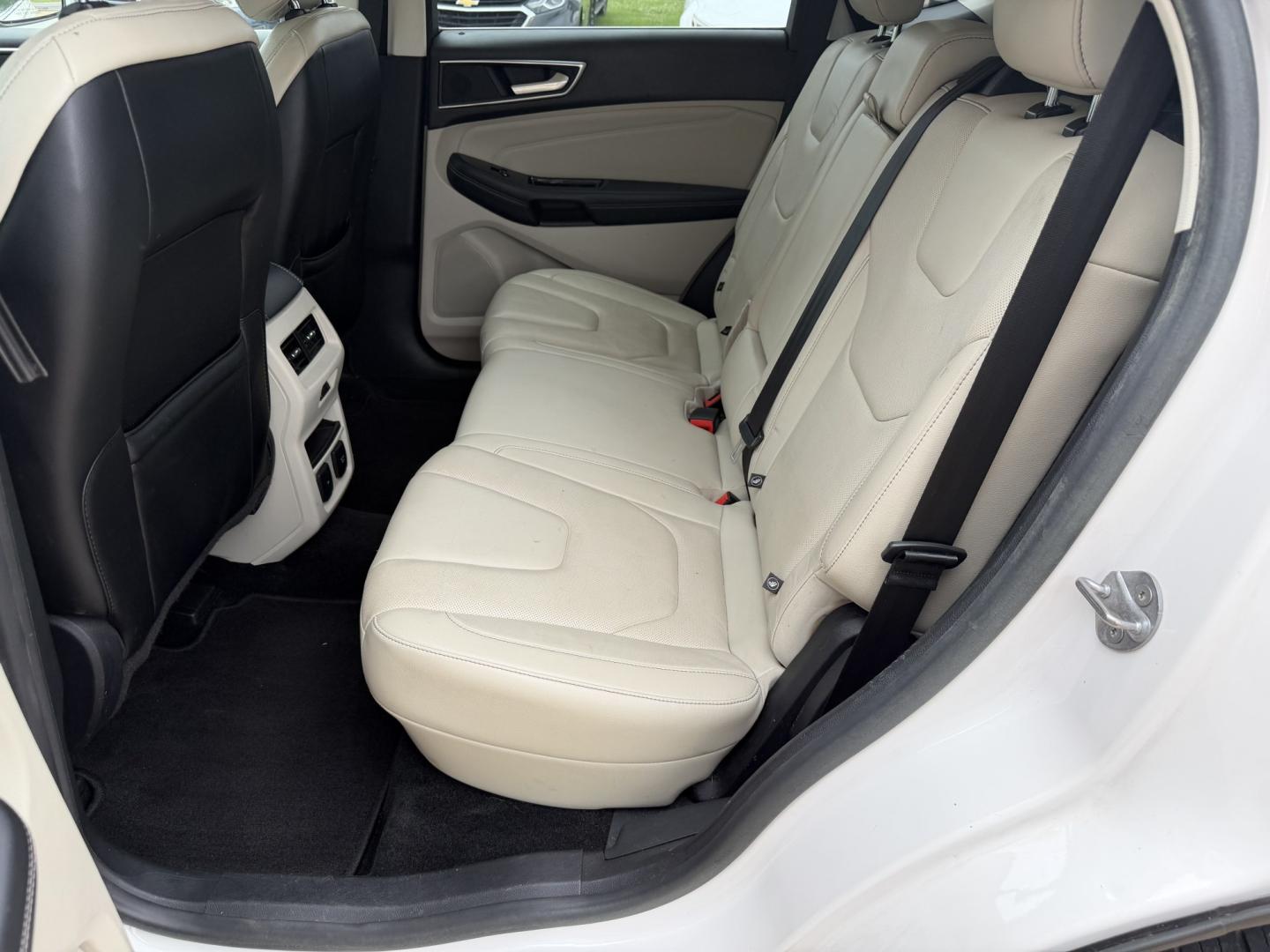2015 WHITE FORD EDGE TITANIUM Titanium (2FMTK3K86FB) with an 3.5 L 6CYL engine, located at 922 W. Beacon St., Philadelphia, MS, 39350, (601) 650-3675, 32.770447, -89.127151 - Photo#13